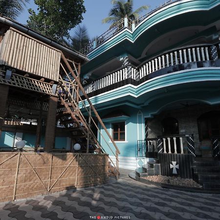 Tropical Wave Hostel Morjim Goa エクステリア 写真