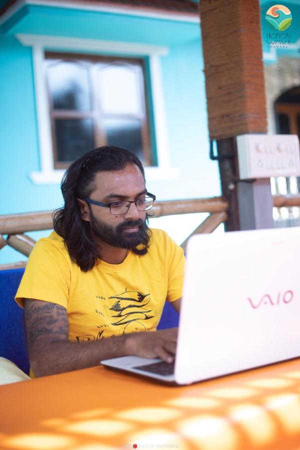Tropical Wave Hostel Morjim Goa エクステリア 写真