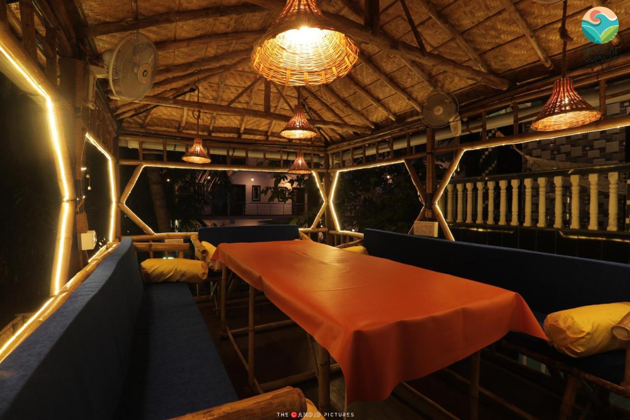 Tropical Wave Hostel Morjim Goa エクステリア 写真
