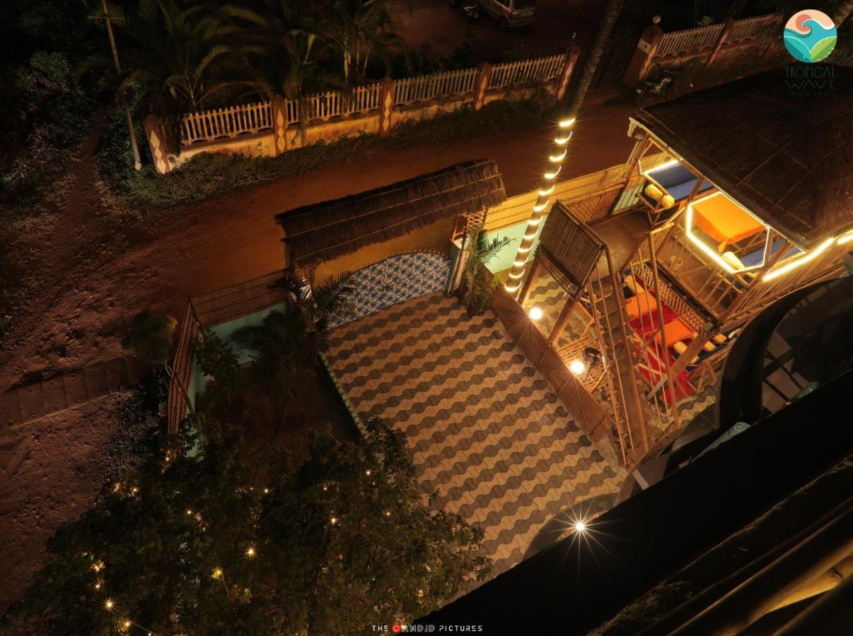 Tropical Wave Hostel Morjim Goa エクステリア 写真