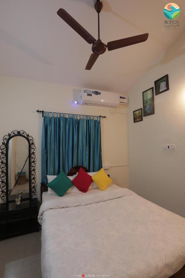 Tropical Wave Hostel Morjim Goa エクステリア 写真