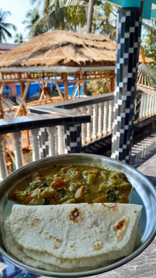 Tropical Wave Hostel Morjim Goa エクステリア 写真