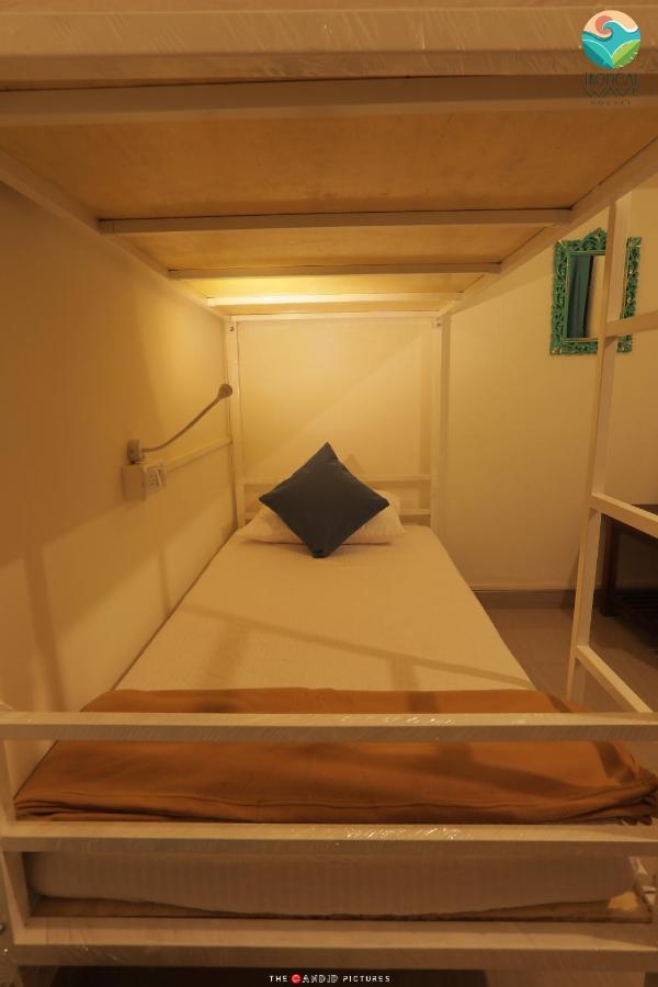 Tropical Wave Hostel Morjim Goa エクステリア 写真