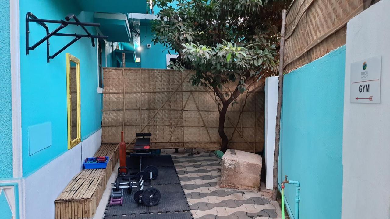 Tropical Wave Hostel Morjim Goa エクステリア 写真