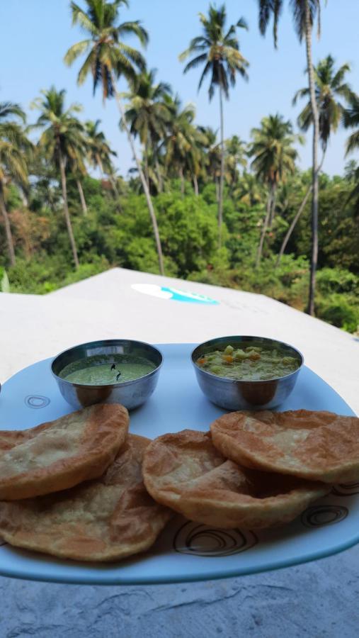 Tropical Wave Hostel Morjim Goa エクステリア 写真
