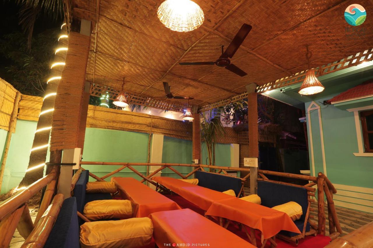 Tropical Wave Hostel Morjim Goa エクステリア 写真