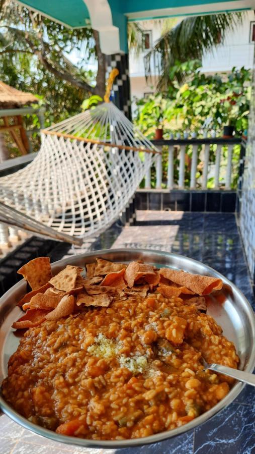 Tropical Wave Hostel Morjim Goa エクステリア 写真