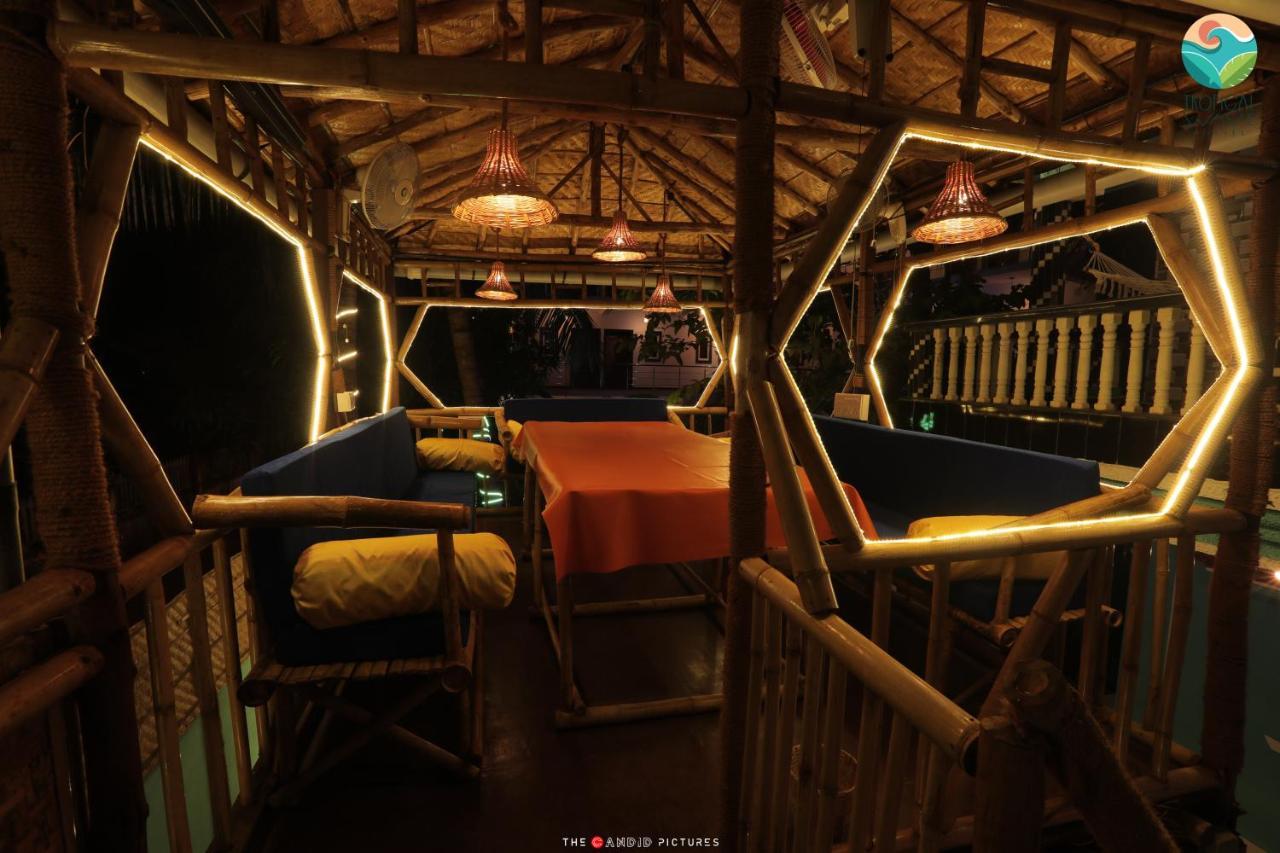 Tropical Wave Hostel Morjim Goa エクステリア 写真