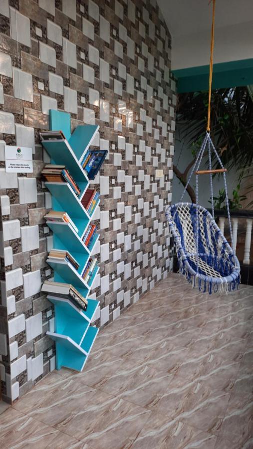Tropical Wave Hostel Morjim Goa エクステリア 写真