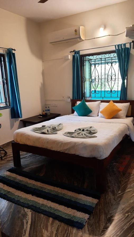 Tropical Wave Hostel Morjim Goa エクステリア 写真