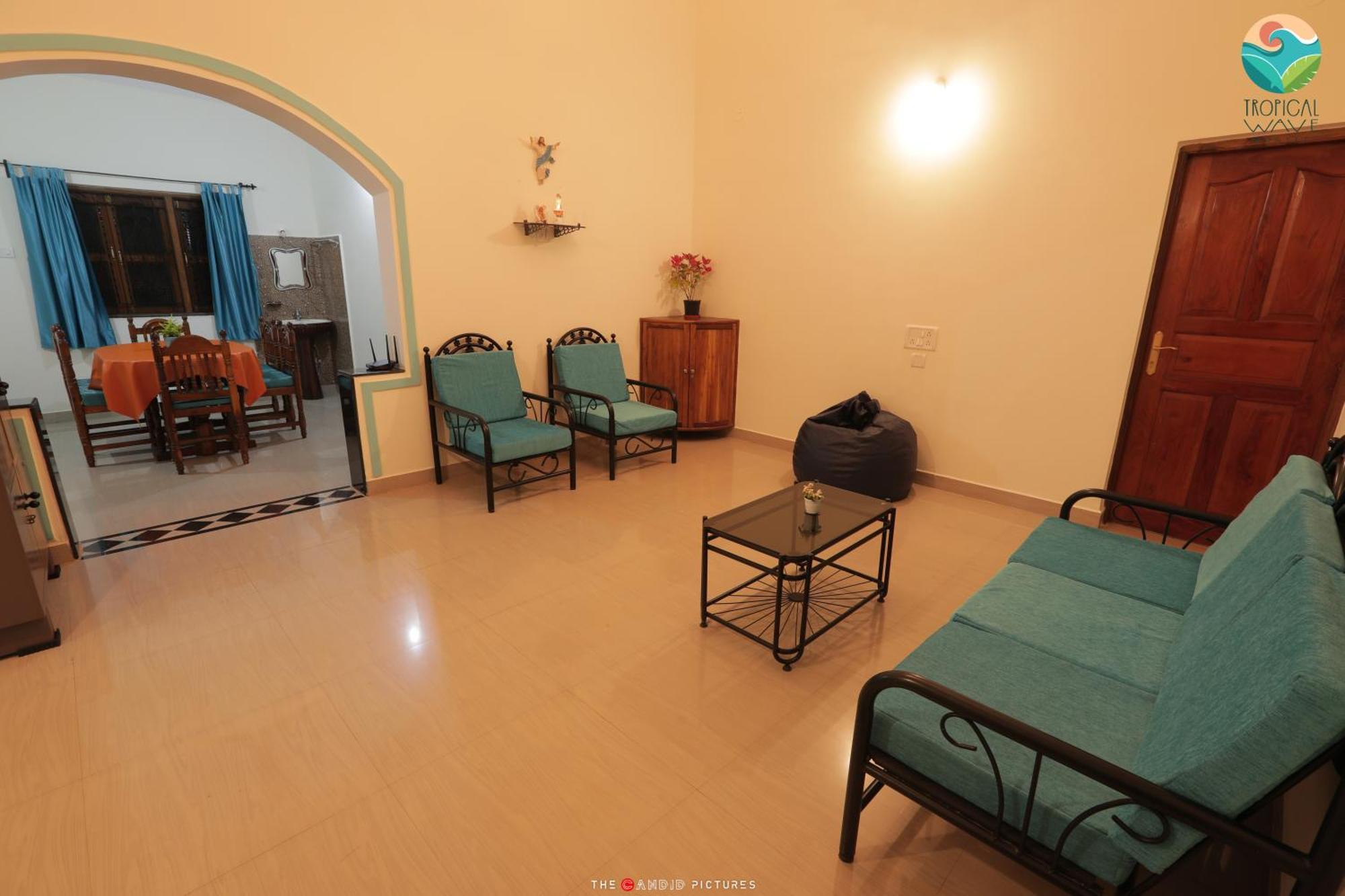 Tropical Wave Hostel Morjim Goa エクステリア 写真