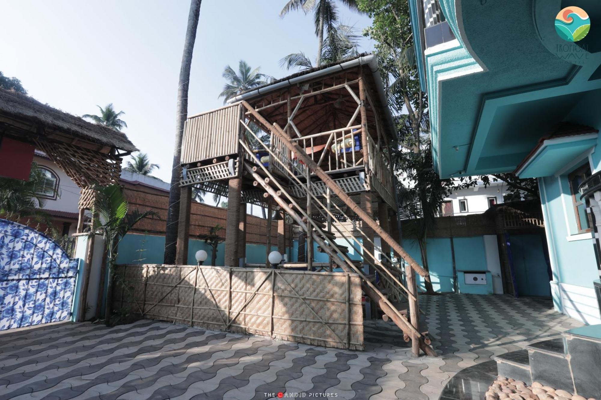 Tropical Wave Hostel Morjim Goa エクステリア 写真