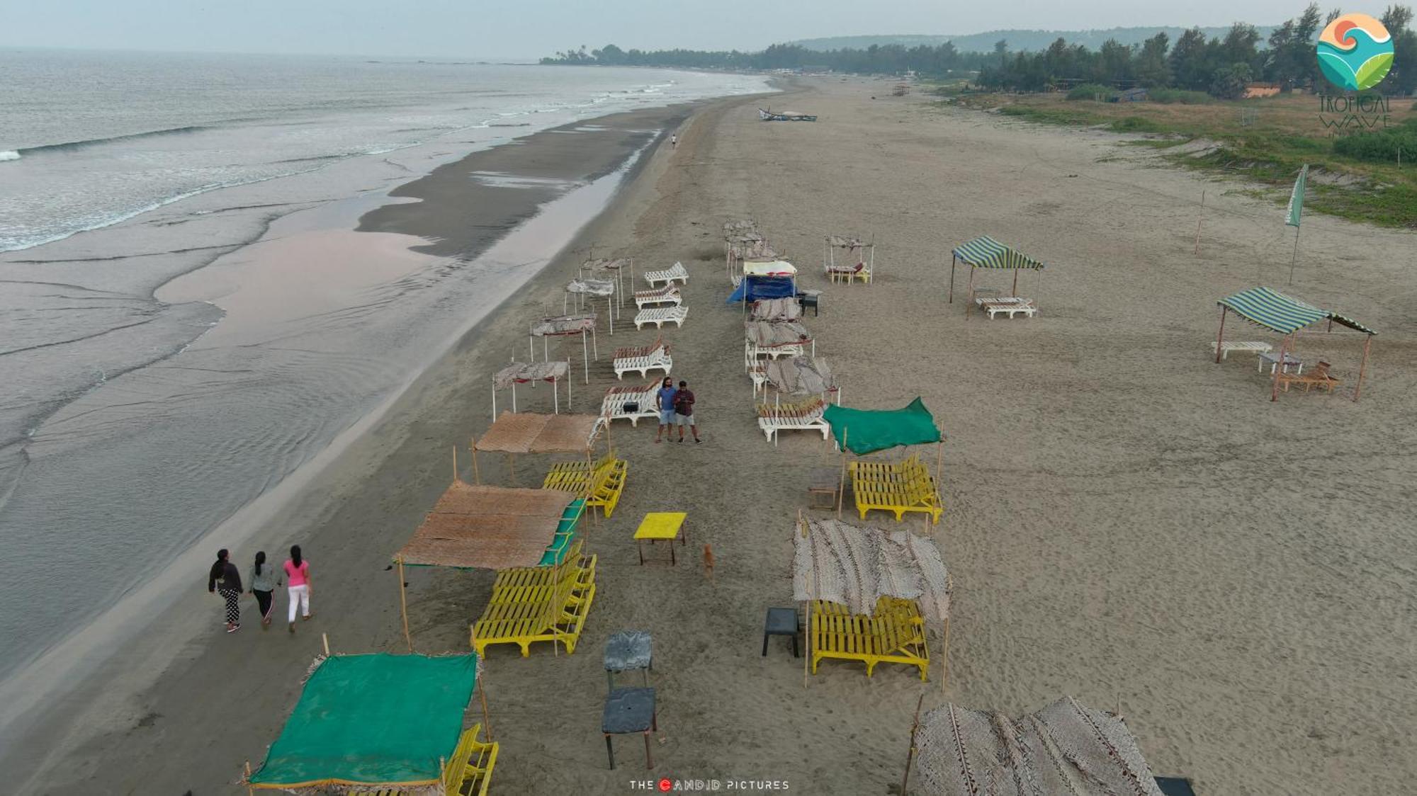 Tropical Wave Hostel Morjim Goa エクステリア 写真