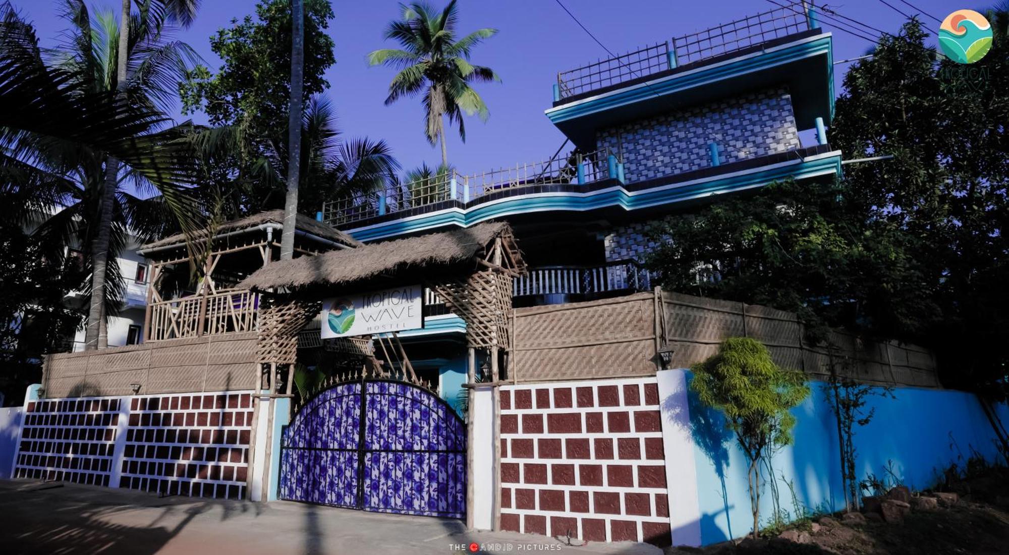 Tropical Wave Hostel Morjim Goa エクステリア 写真