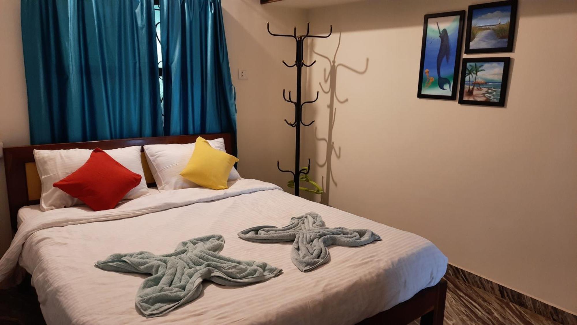 Tropical Wave Hostel Morjim Goa エクステリア 写真