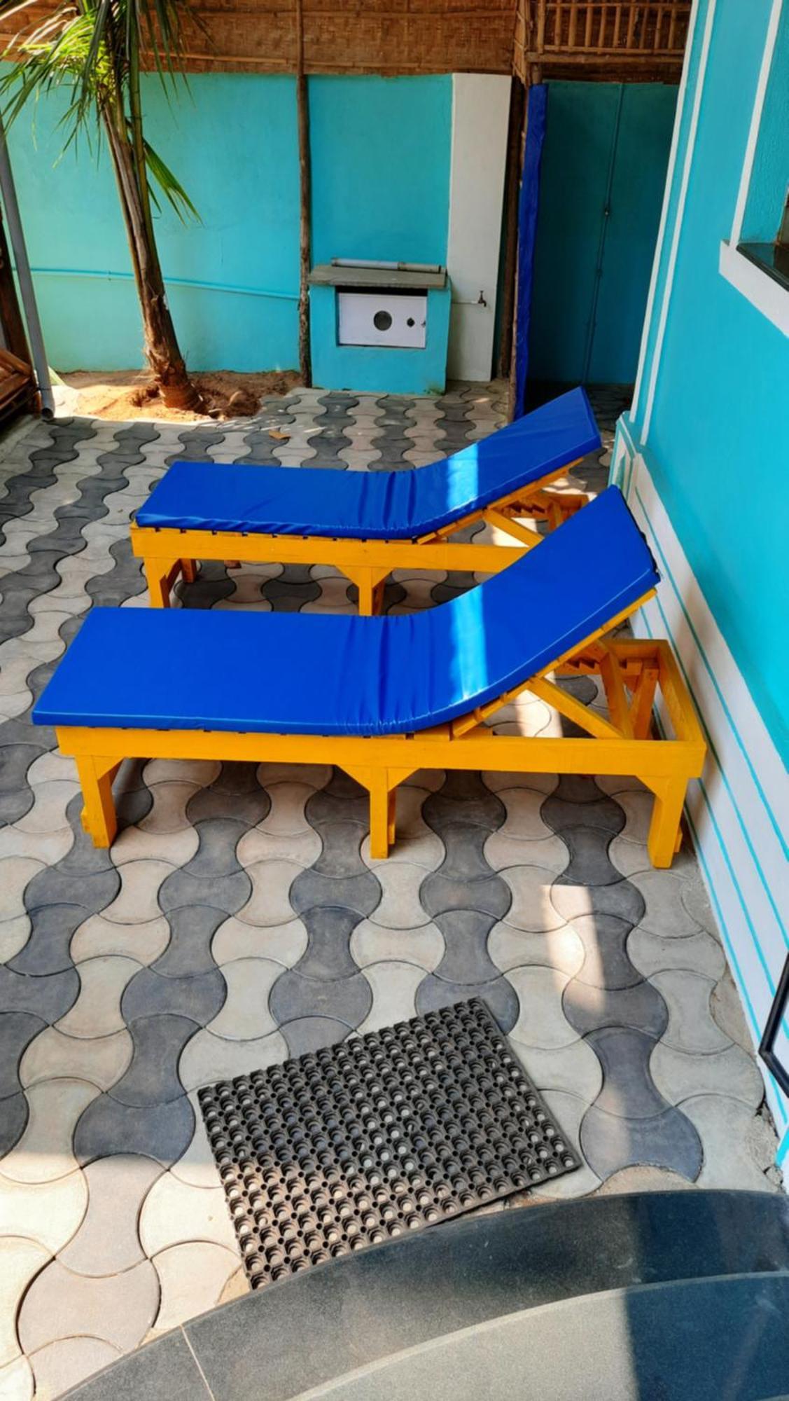 Tropical Wave Hostel Morjim Goa エクステリア 写真