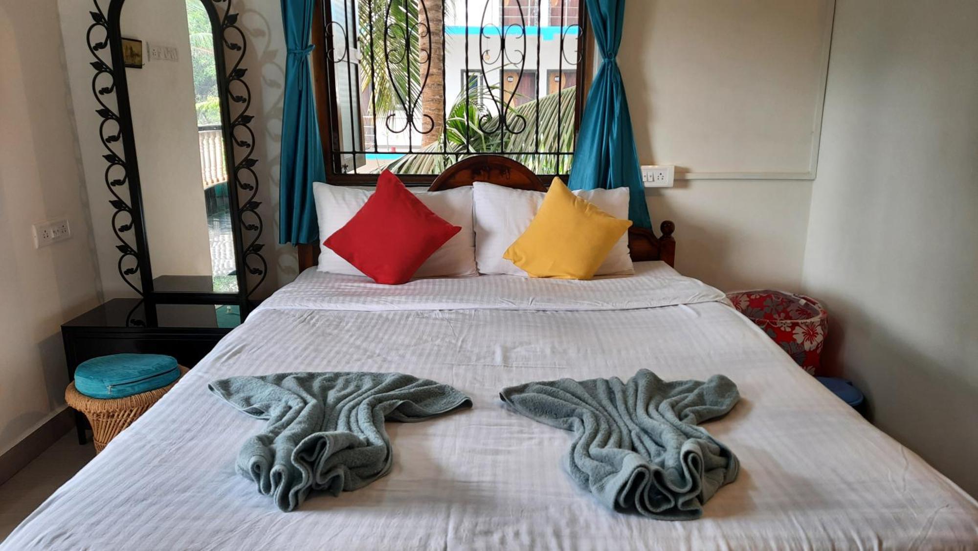 Tropical Wave Hostel Morjim Goa エクステリア 写真