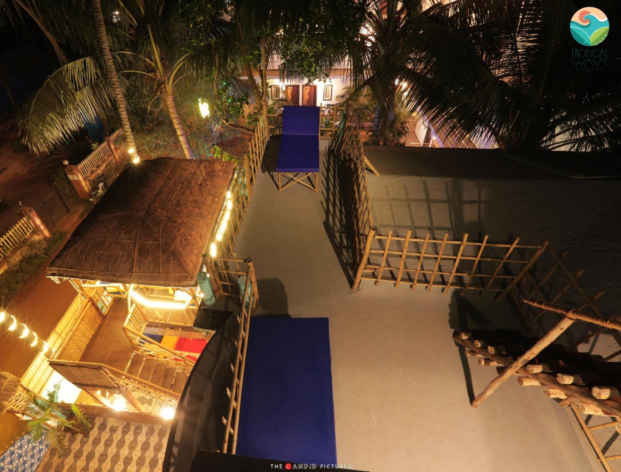 Tropical Wave Hostel Morjim Goa エクステリア 写真